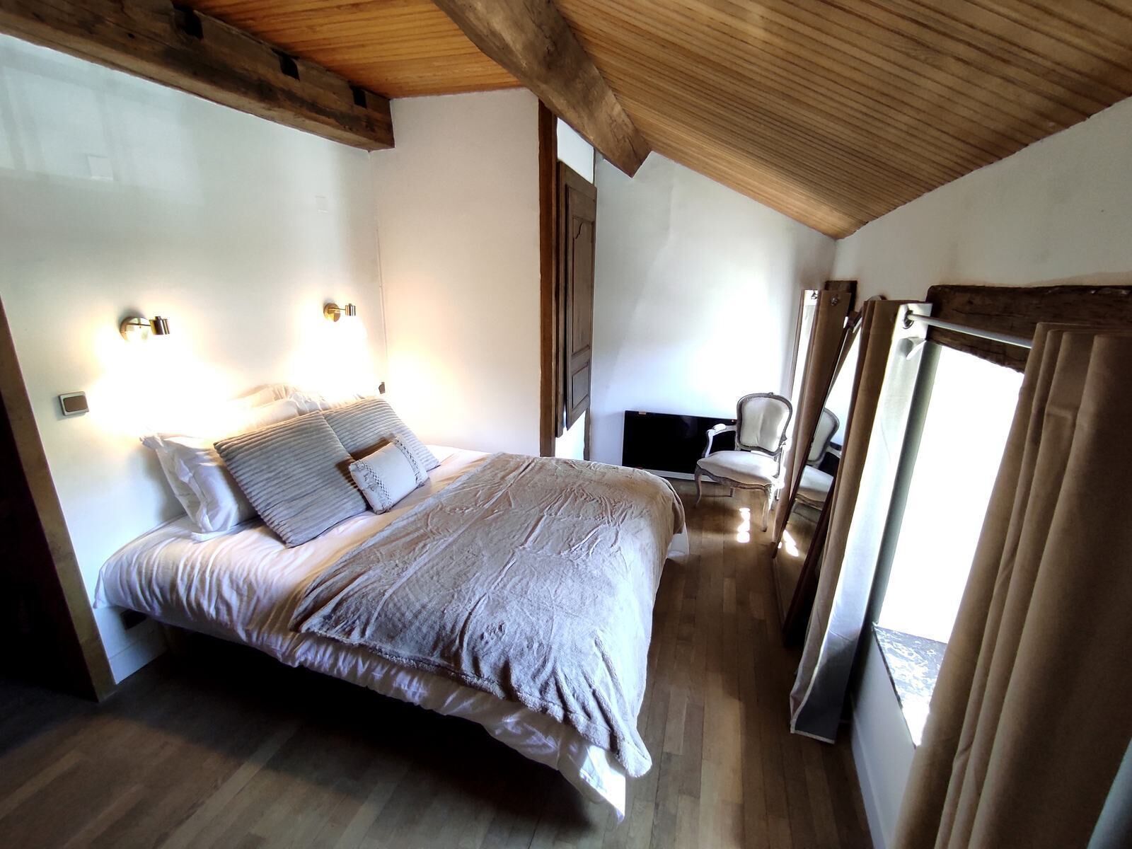 2 slaapkamers, een strijkplank/strijkijzer, gratis wifi, beddengoed