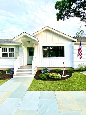 Exterior - Pet Friendly Fenced Yard Beach House, Viking Stove, Pool, #beachybungalow (Hampton Bays)