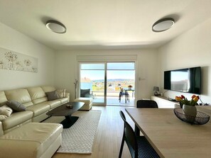 Smart TV - Premium Apartment Panoramico – Spacious 4-Star Holiday Apartment with a Sea view (Krk)