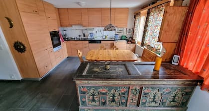 Room with extra-large double-bed, cable TV, private bathroom, organic breakfast,