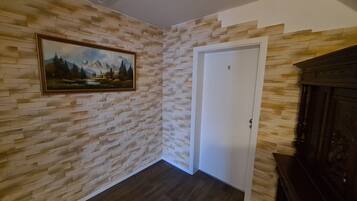 Apartment, Private Bathroom, City View (2. Obergeschoss) | Lobby