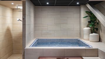 Body treatments, facials, 2 treatment rooms, massages