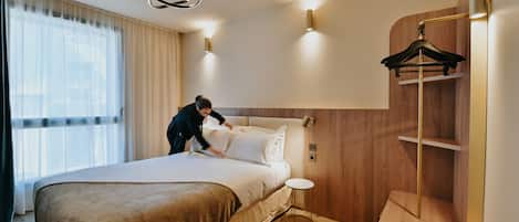 Memory foam beds, individually decorated, individually furnished, desk