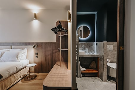 Memory foam beds, individually decorated, individually furnished, desk. Keystone Hôtel & Spa
