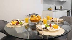 Dining - Upscale Trendy Flats by HostWise (Porto)