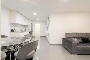 Interior - Upscale Trendy Flats by HostWise (Porto)