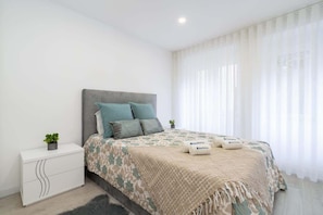 5 chambres, fer et planche à repasser, Wi-Fi, draps fournis