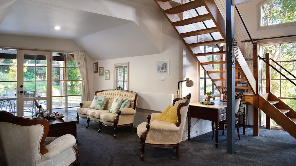 Storybook Cottage-surrounded By Expansive Gardens - Daylesford
