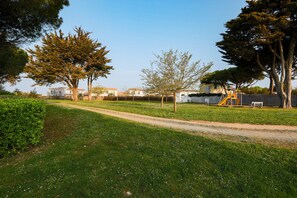 Property grounds - Nice house in a residence with swimming pool for 5 (La Flotte)