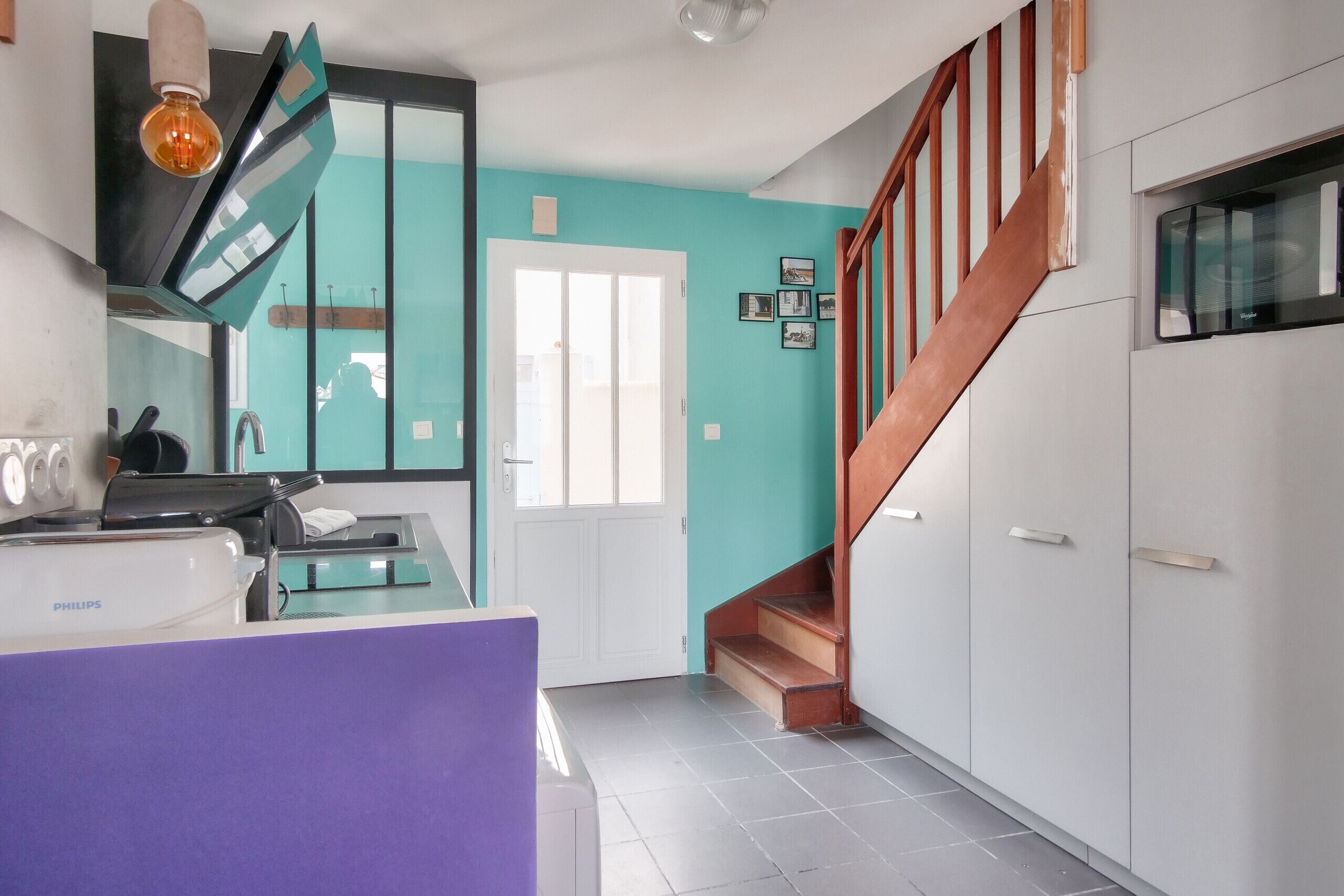 Réfrigérateur, micro-ondes, lave-vaisselle, cafetière/bouilloire