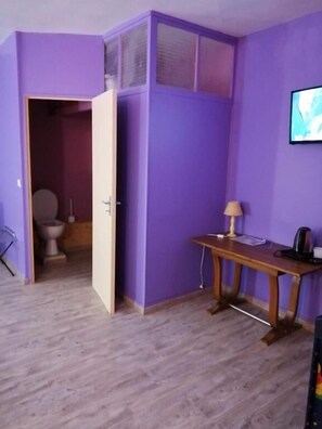 Bureau, chambres insonorisées, Wi-Fi gratuit