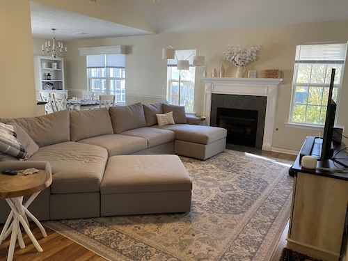 Bright centrally located 3 bed/2 bath with fenced private yard