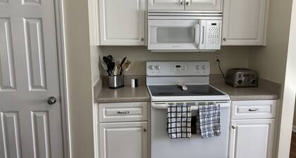 Bright centrally located 3 bed/2 bath with fenced private yard