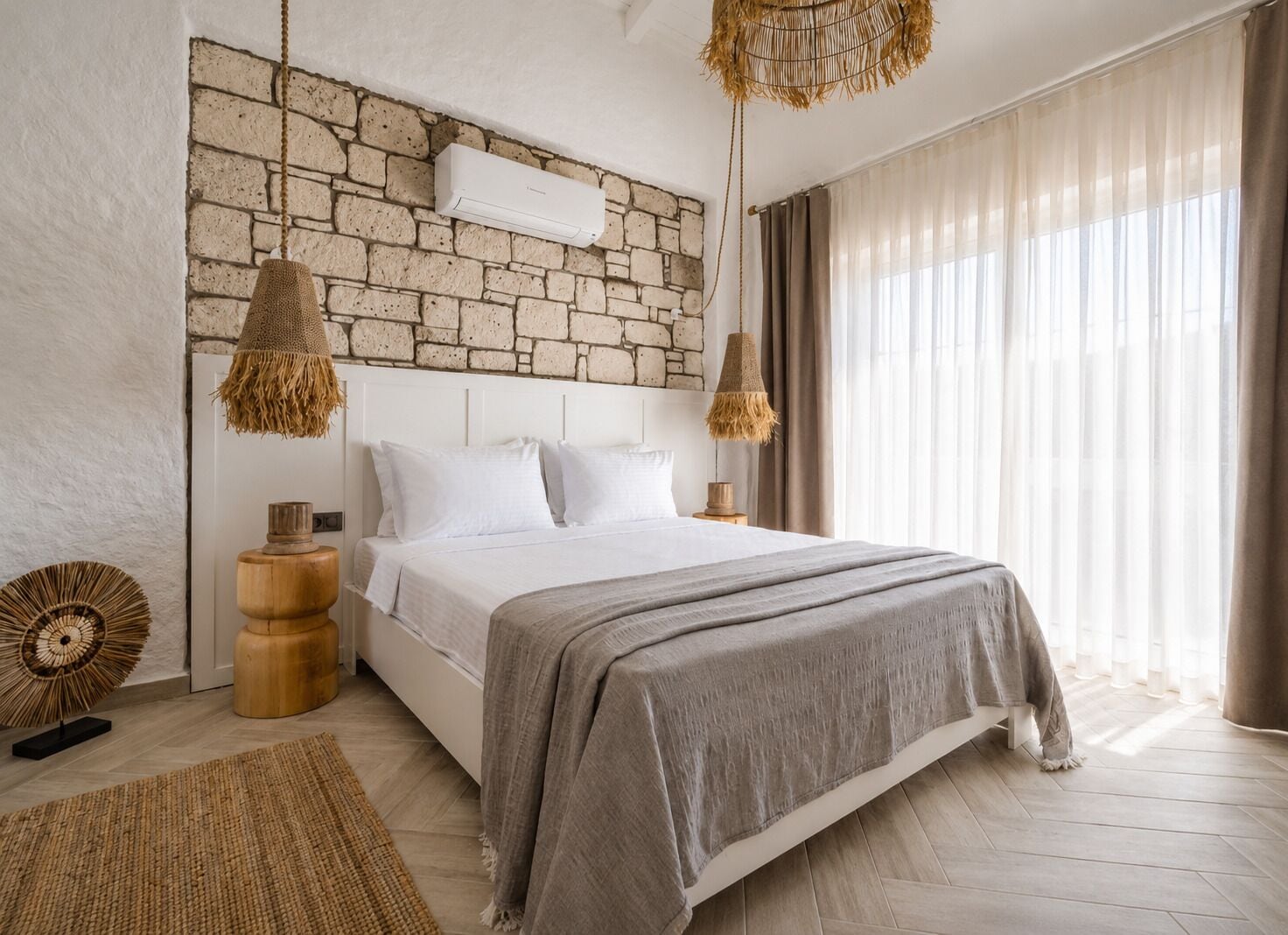 Deluxe Room, Balcony | Premium bedding, minibar, in-room safe, blackout drapes