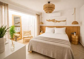 Economy Room | Premium bedding, minibar, in-room safe, blackout curtains