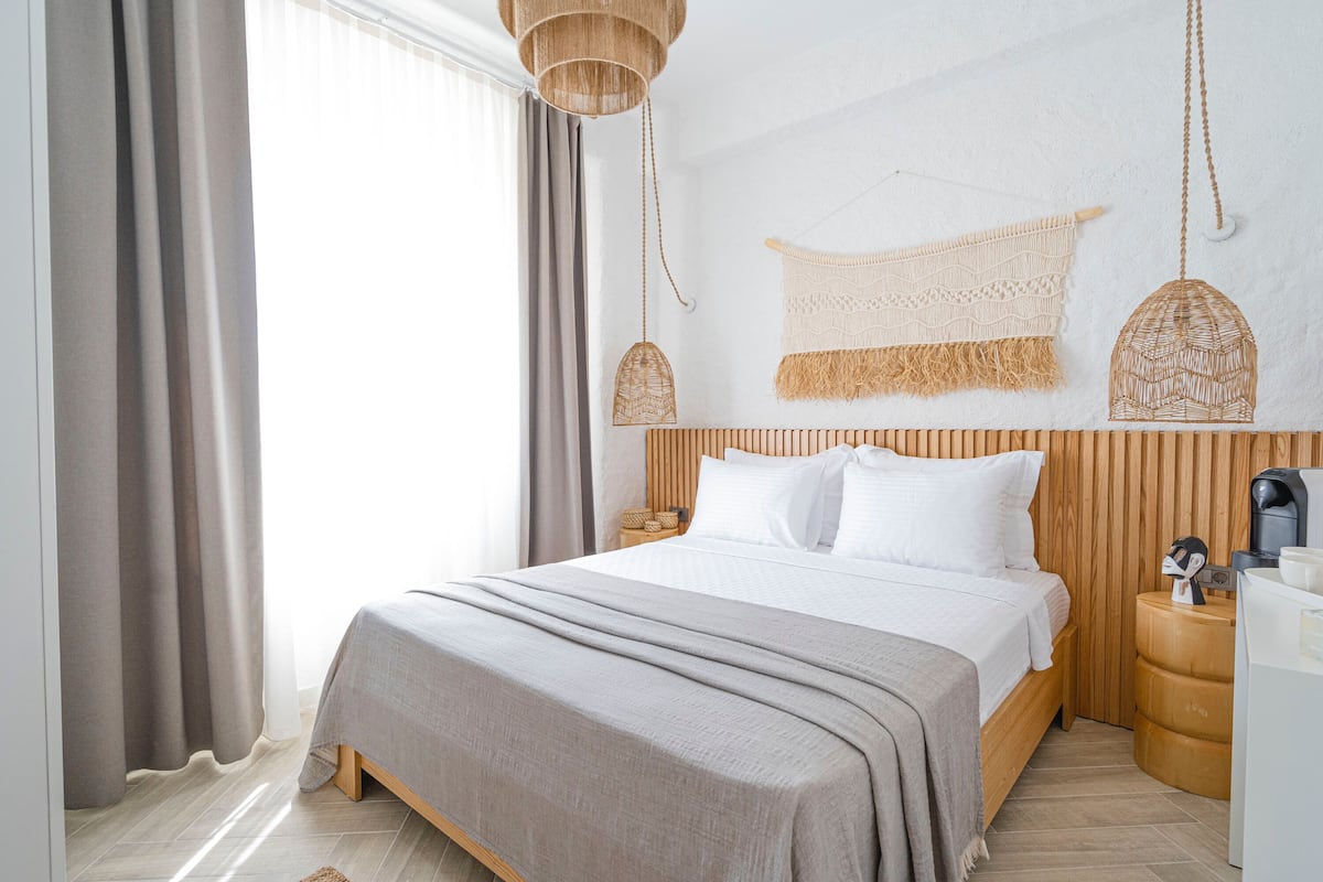 Classic Room | Premium bedding, minibar, in-room safe, blackout curtains