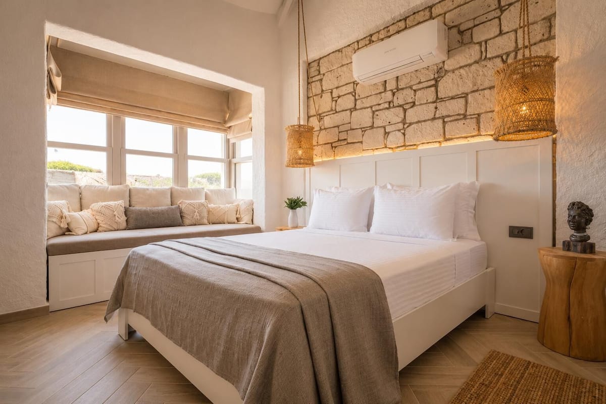 Superior Room | Premium bedding, minibar, in-room safe, blackout curtains