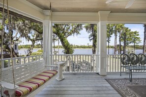 Property grounds - Ron's Retreat Pet friendly 4BR/4.5BA home in DeBordieu w/club membership (Georgetown)
