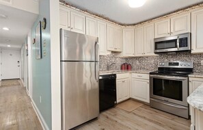 冰箱、微波炉、烤箱、炉灶