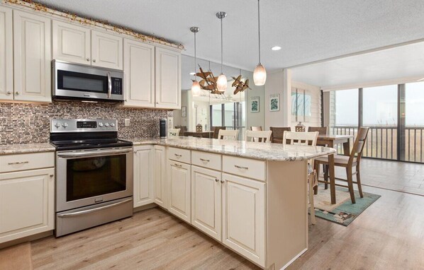 冰箱、微波炉、烤箱、炉灶