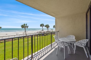 Outdoor dining - ~ Beachfront Oasis ~  Oceanfront Condo in Arcadian One (Myrtle Beach)