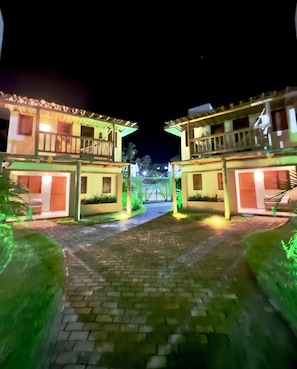 Fachada del alojamiento - Noche