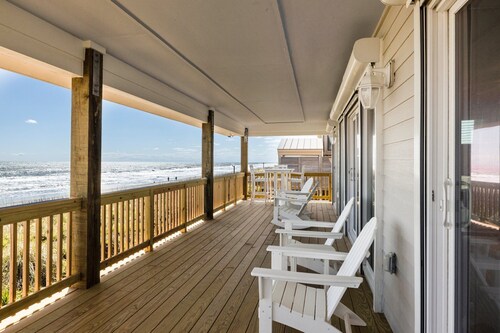 The Beachcomber- Stunning Oceanfront Home in PKS, NC