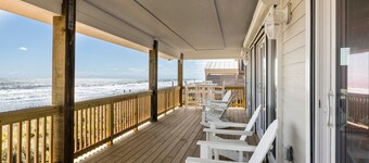 The Beachcomber- Stunning Oceanfront Home in PKS, NC