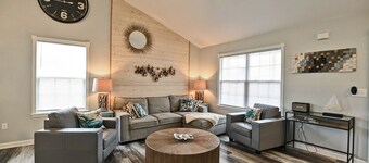 Pet Friendly 3 bed/2 bath home in the Clearwater Community! Pool, Tennis, Beach Town, WIFI, Pets Allowed!