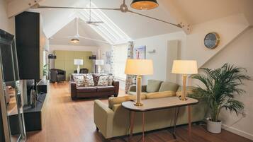 TV connectée, livres, chaßne hi-fi