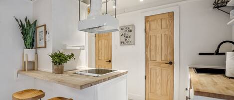 冰箱、微波炉、烤箱、炉灶