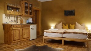 1 Schlafzimmer, Schreibtisch, Bügeleisen/Bügelbrett, Reisekinderbett