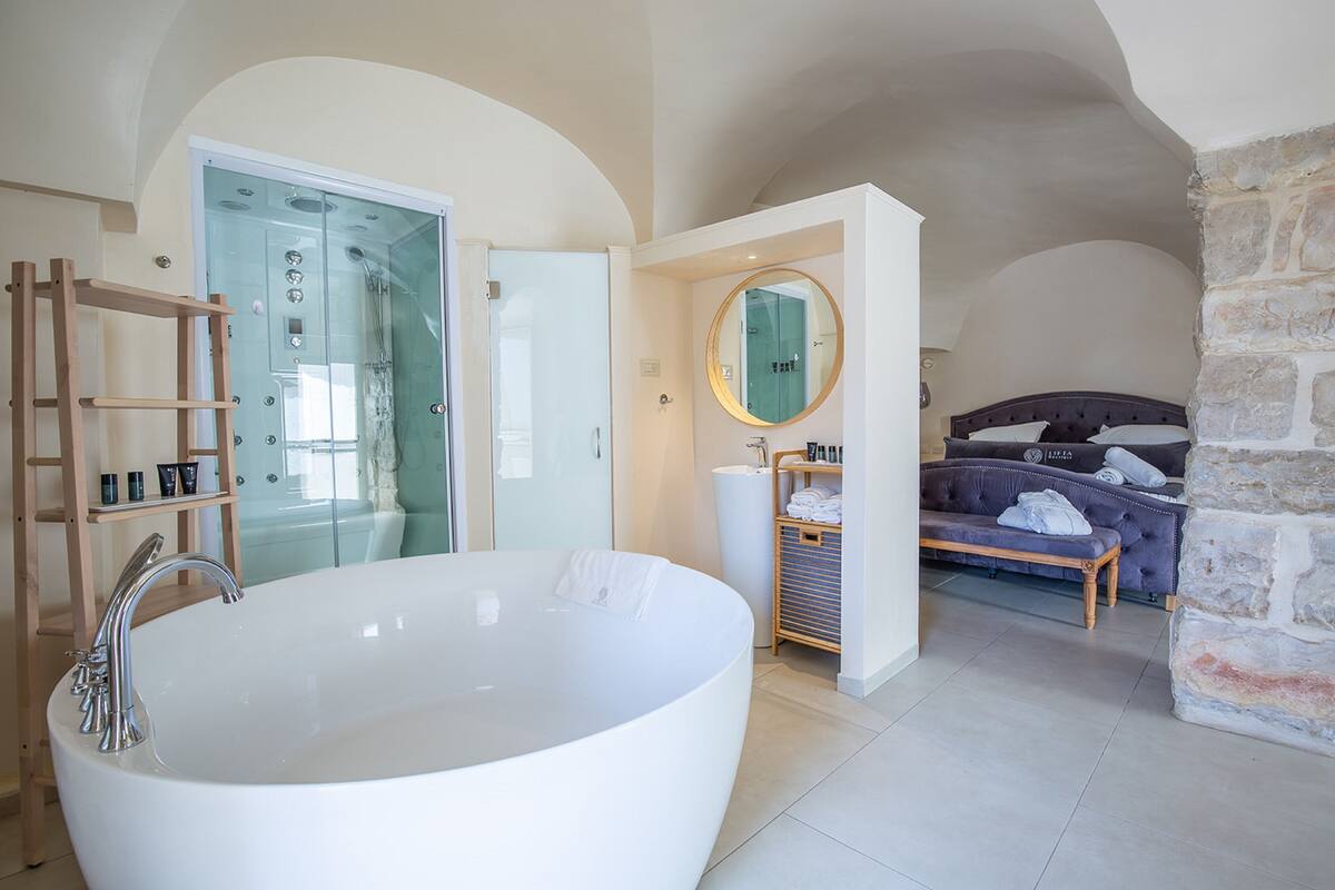 Elite Studio Suite | Minibar, in-room safe, soundproofing, free WiFi