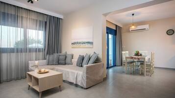 80–tuumainen taulutelevisio, jossa satelliittikanavat