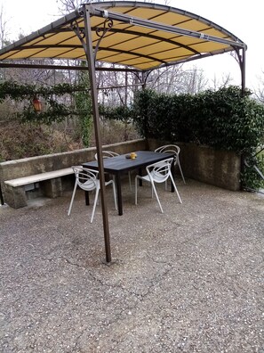Outdoor dining -  Apartment at the arrival of the Rollercoster. The house has 3 apartments. (Calice Ligure)