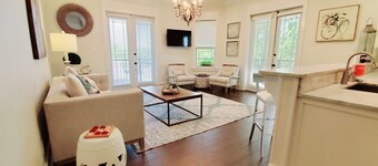 Fairhope Dreams, Downtown Fairhope, AL- Condo, New Orleans Style Balcony WIFI