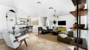 Fernseher, Kamin, Stereoanlage, Arbeitsbereiche