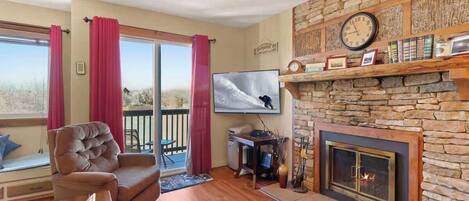 Télévision, cheminée