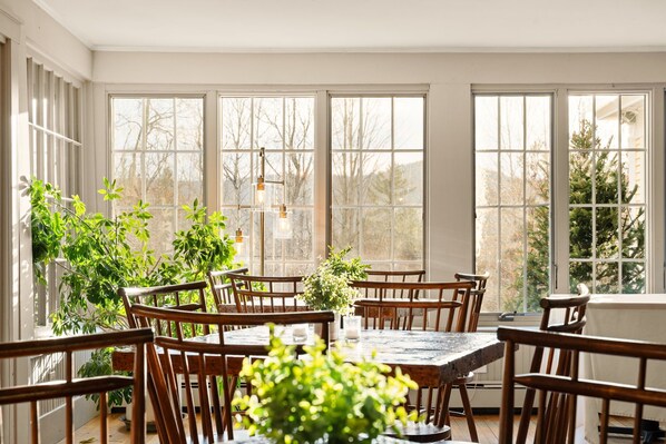 Dining - Red Clover Inn 7-bedroom House (sleeps max 19) (Mendon)