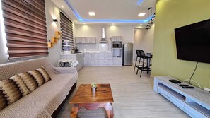 Una Smart TV, libros