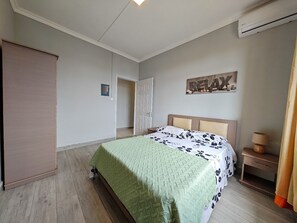 2 slaapkamers, een kluis op de kamer, een strijkplank/strijkijzer