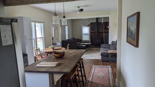 Cheerful 3 bedroom in convenient location with a hot tub.