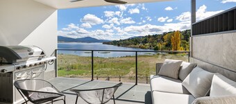 Lake Villavista - 4BR Luxury Townhouse l Pet Friendly l Lake Views l WiFi l BBQ