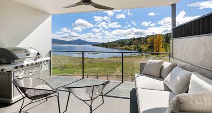 Lake Villavista - 4BR Luxury Townhouse l Pet Friendly l Lake Views l WiFi l BBQ