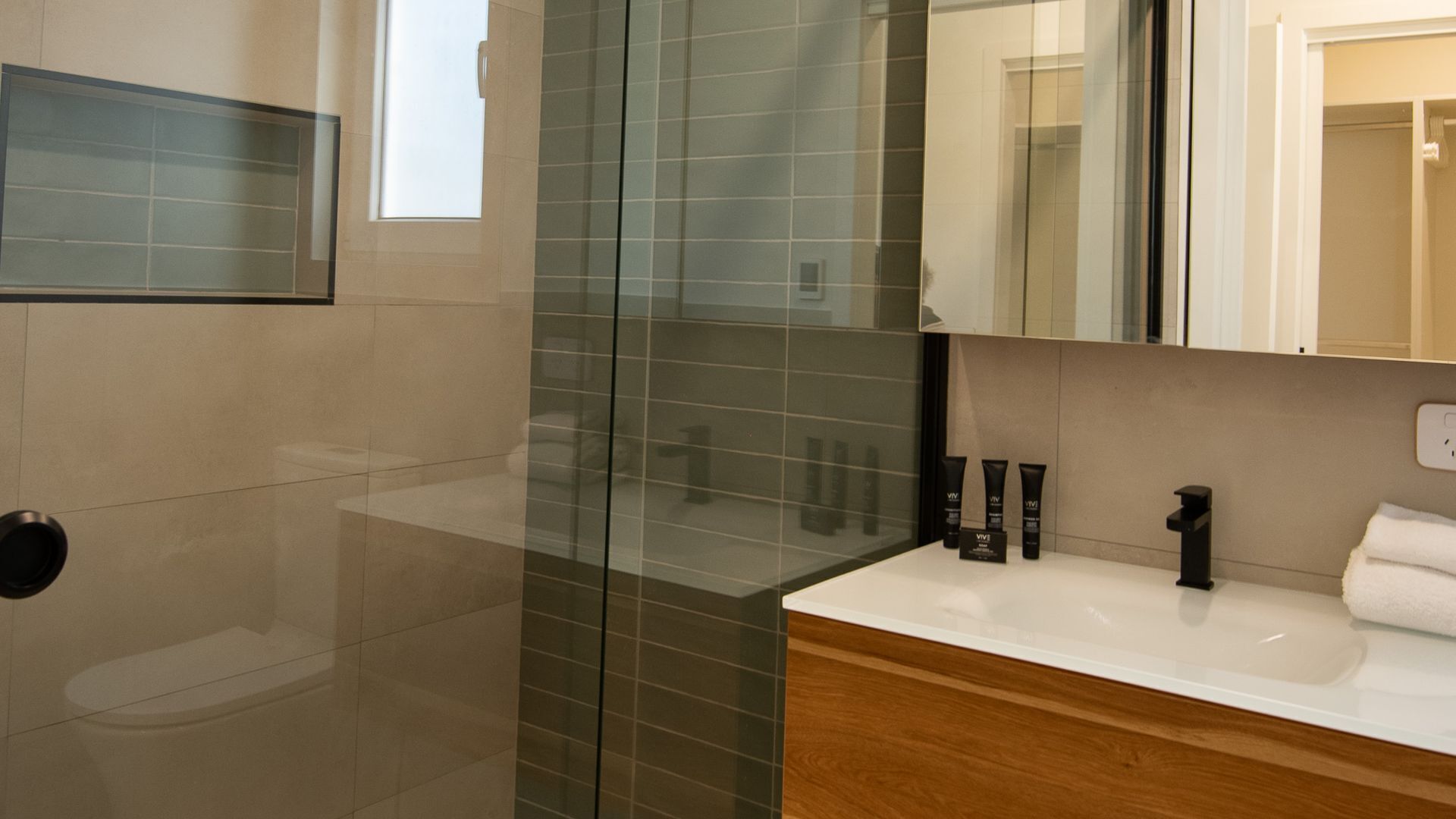 Lake Villavista - 4BR Luxury Townhouse l Pet Friendly l Lake Views l WiFi l BBQ — image 29