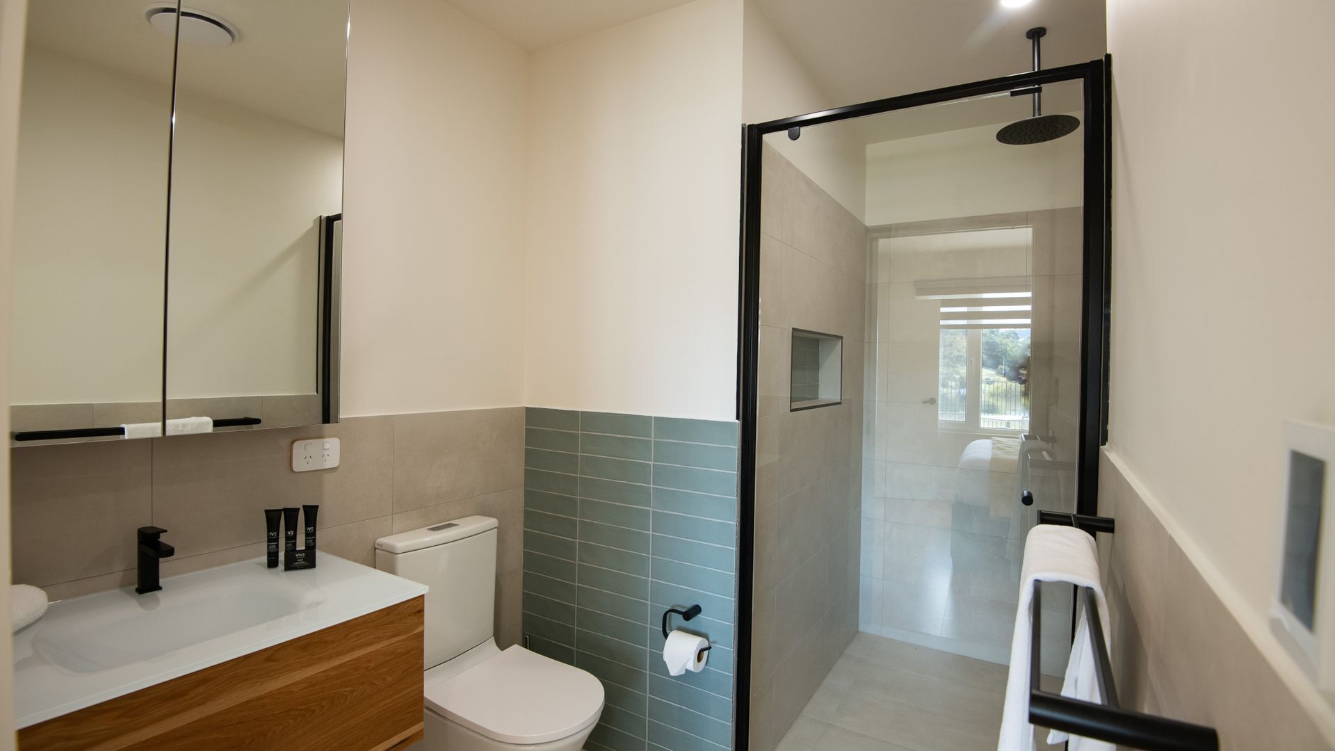 Lake Villavista - 4BR Luxury Townhouse l Pet Friendly l Lake Views l WiFi l BBQ — image 26