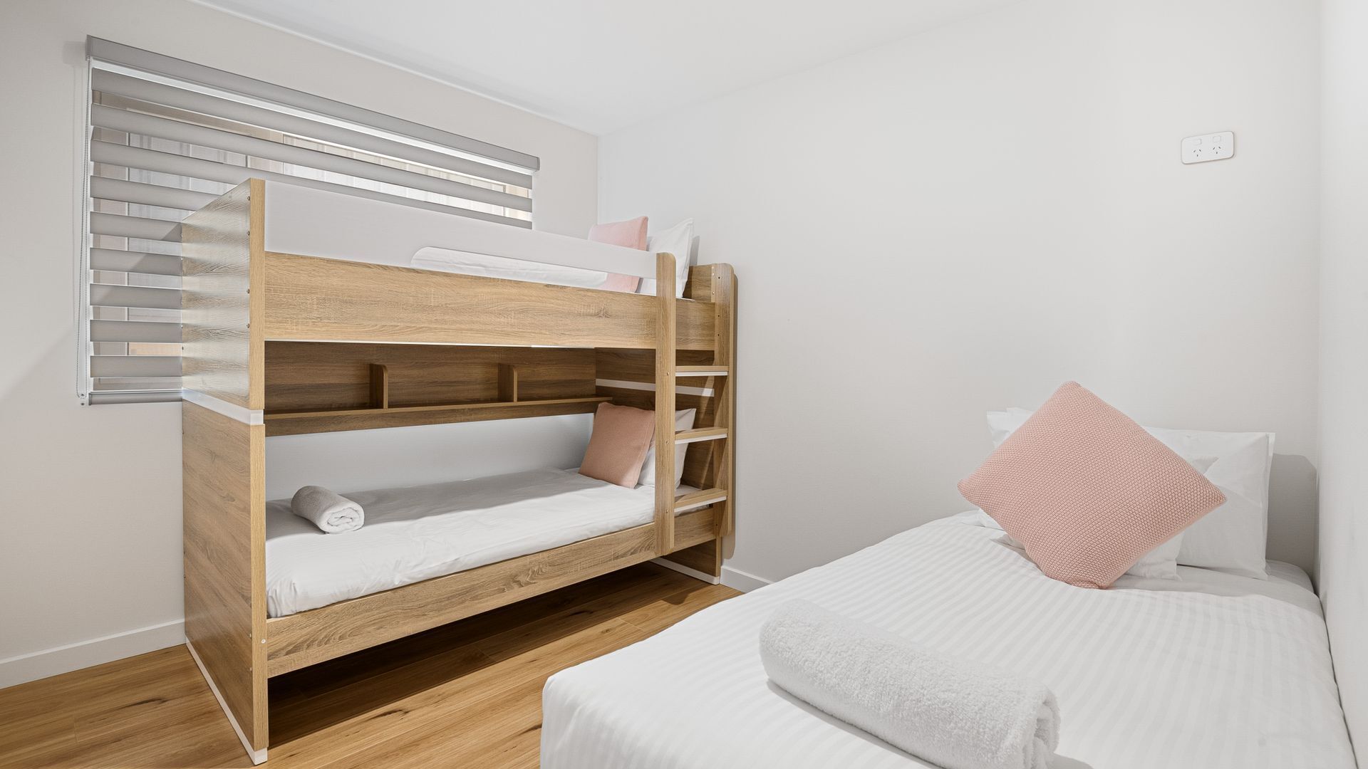 Lake Villavista - 4BR Luxury Townhouse l Pet Friendly l Lake Views l WiFi l BBQ — image 19