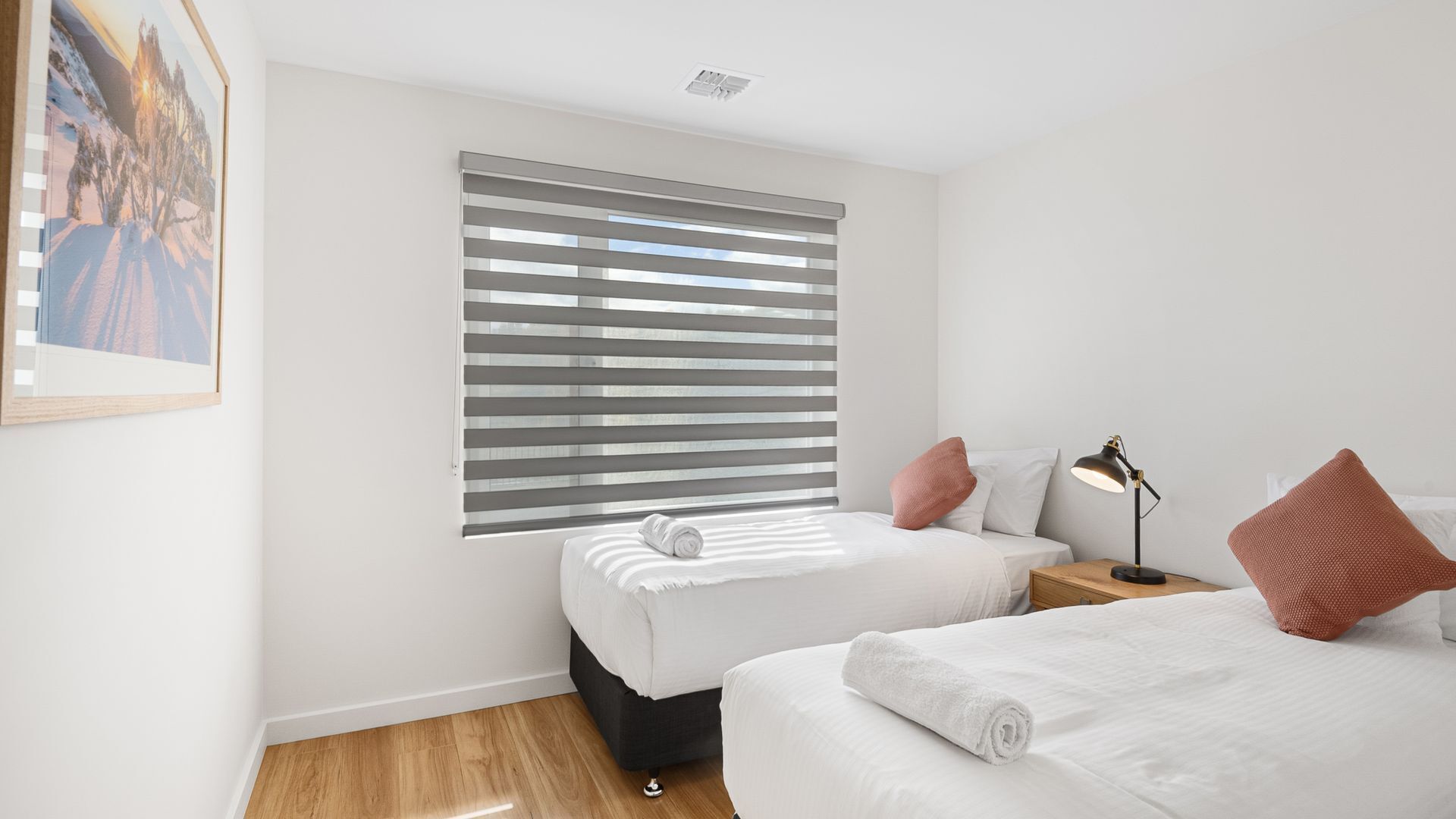 Lake Villavista - 4BR Luxury Townhouse l Pet Friendly l Lake Views l WiFi l BBQ — image 18