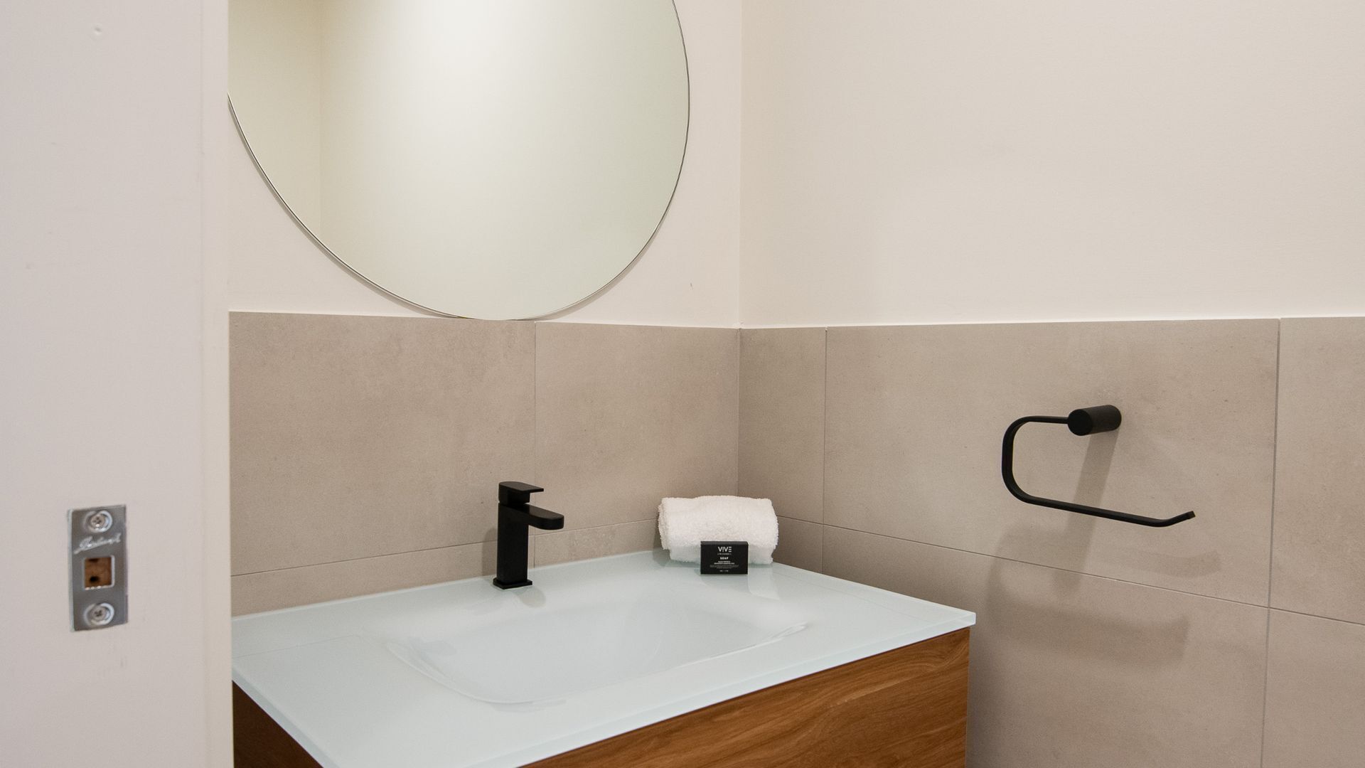 Lake Villavista - 4BR Luxury Townhouse l Pet Friendly l Lake Views l WiFi l BBQ — image 23