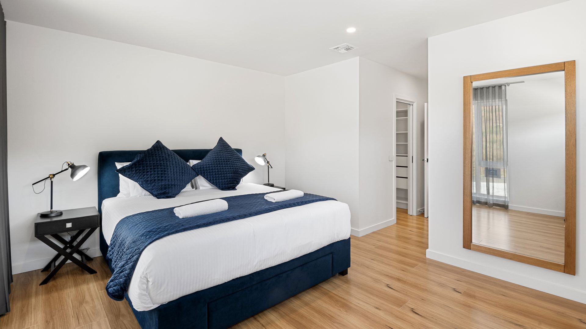 Lake Villavista - 4BR Luxury Townhouse l Pet Friendly l Lake Views l WiFi l BBQ — image 10